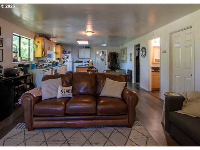 32781 E PEARL St, Eugene, OR 97408