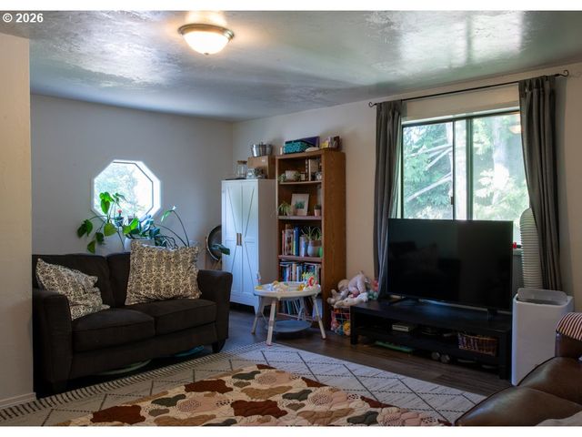 32781 E PEARL St, Eugene, OR 97408