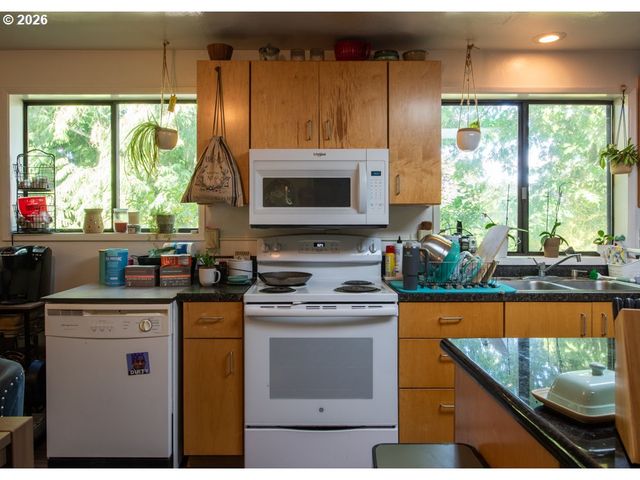 32781 E PEARL St, Eugene, OR 97408