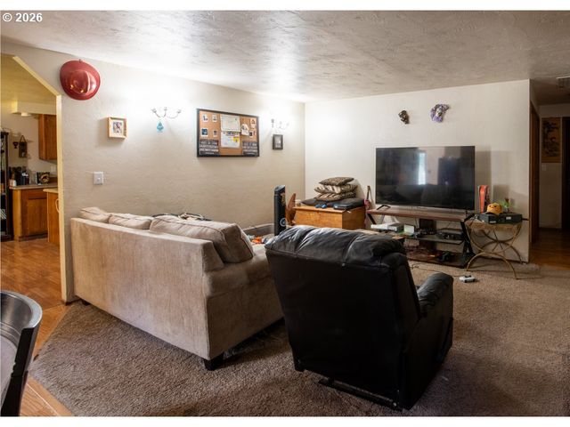 32781 E PEARL St, Eugene, OR 97408