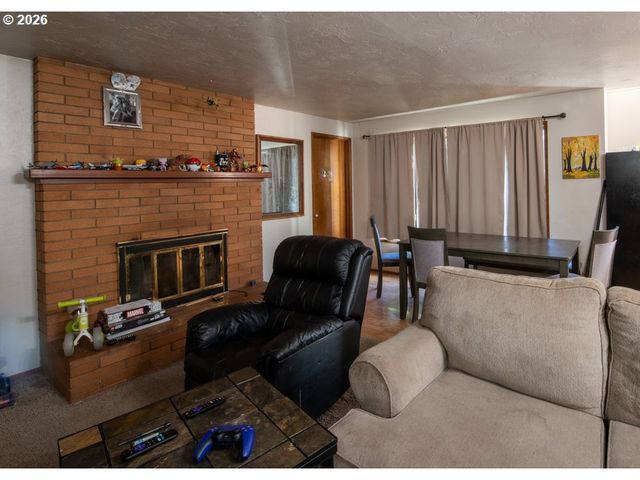 32781 E PEARL St, Eugene, OR 97408