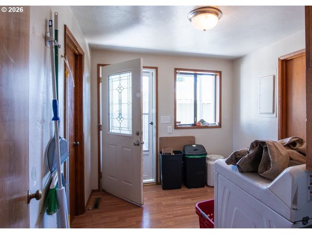 32781 E PEARL St, Eugene, OR 97408