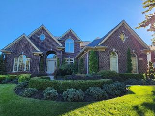 54060 Birchfield Drive, Utica, MI 48316