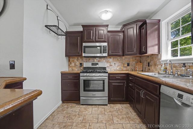 705 N Carlsbad Street, Owasso, OK 74055