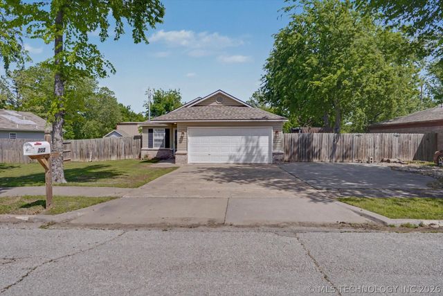 705 N Carlsbad Street, Owasso, OK 74055
