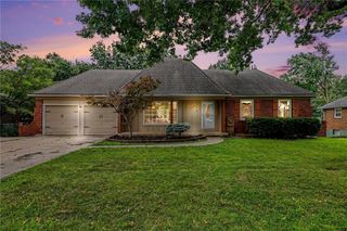702 NW 12th Street, Blue Springs, MO 64015