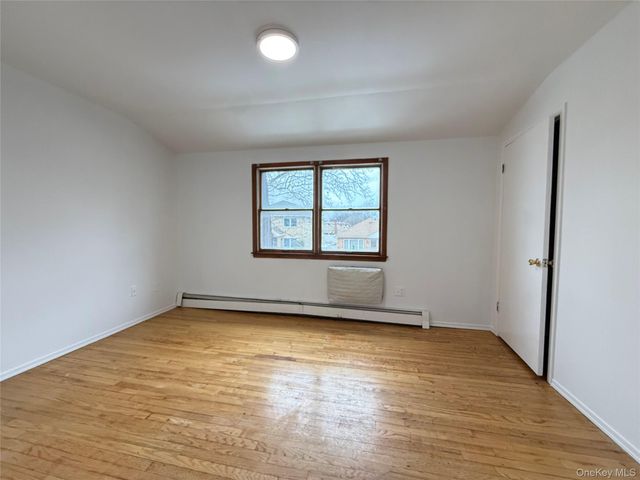 157-54 20 Road 2 FL, Whitestone, NY 11357