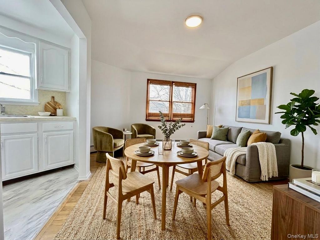 157-54 20 Road 2 FL, Whitestone, NY 11357