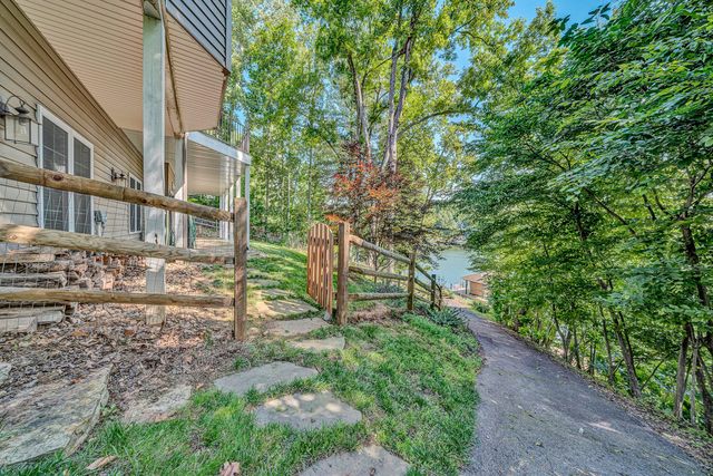 1617 Walnut Run DR, Hardy, VA 24101