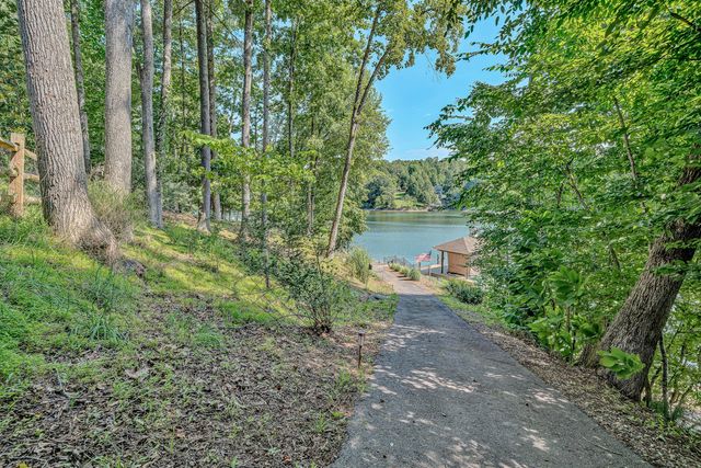 1617 Walnut Run DR, Hardy, VA 24101