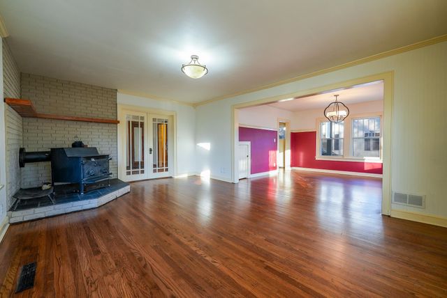 826 W 4th Ave, El Dorado, KS 67042