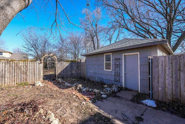 826 W 4th Ave, El Dorado, KS 67042