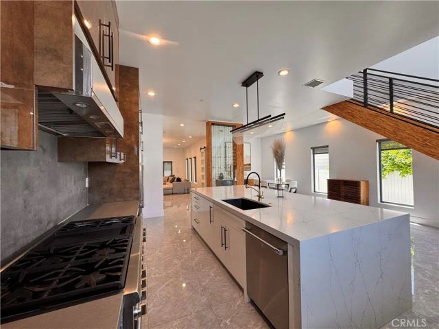 11230 Pickford, Los Angeles, CA 90064