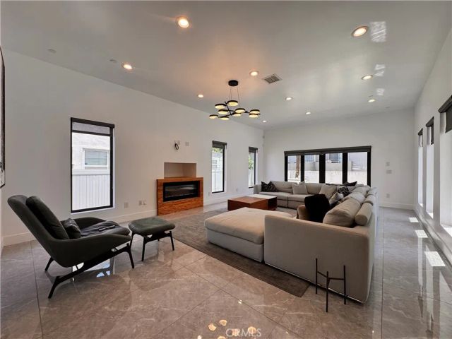 11230 Pickford, Los Angeles, CA 90064