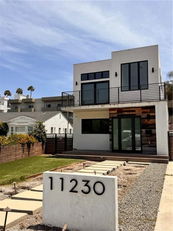11230 Pickford, Los Angeles, CA 90064