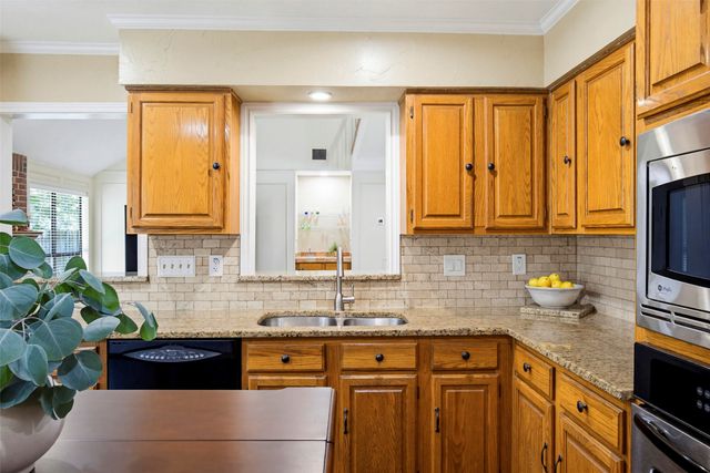 6704 Saddle Ridge Road, Arlington, TX 76016