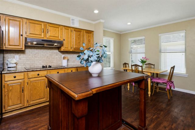 6704 Saddle Ridge Road, Arlington, TX 76016