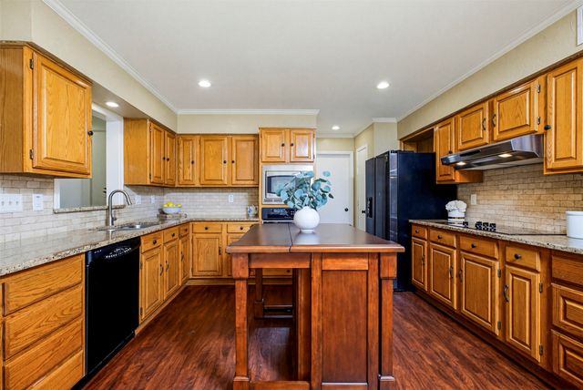 6704 Saddle Ridge Road, Arlington, TX 76016