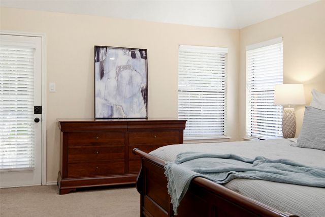 6704 Saddle Ridge Road, Arlington, TX 76016
