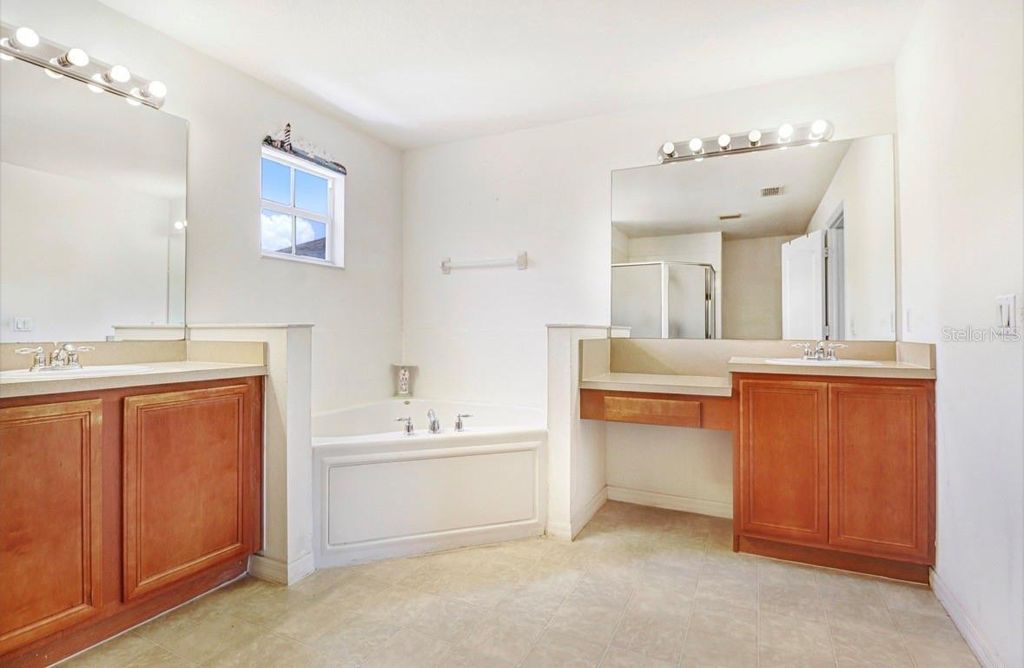 Image 27 of property listing at 9312 LOGWOOD COURT, Tampa, FL 33647