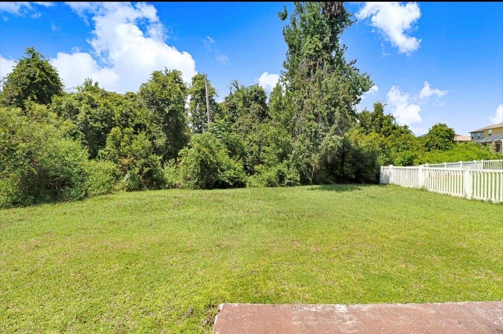Image 6 of property listing at 9312 LOGWOOD COURT, Tampa, FL 33647