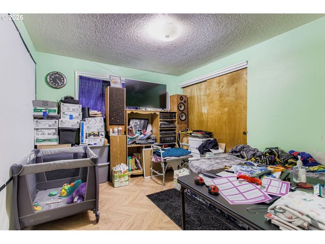 1129 Se 26TH St, Troutdale, OR 97060