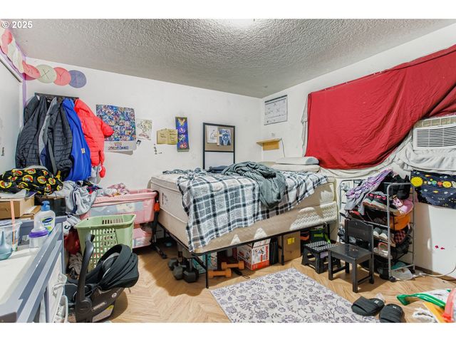 1129 Se 26TH St, Troutdale, OR 97060