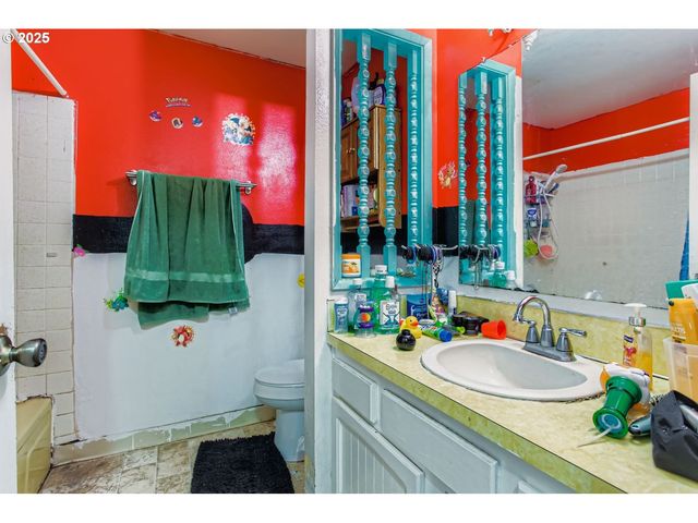 1129 Se 26TH St, Troutdale, OR 97060