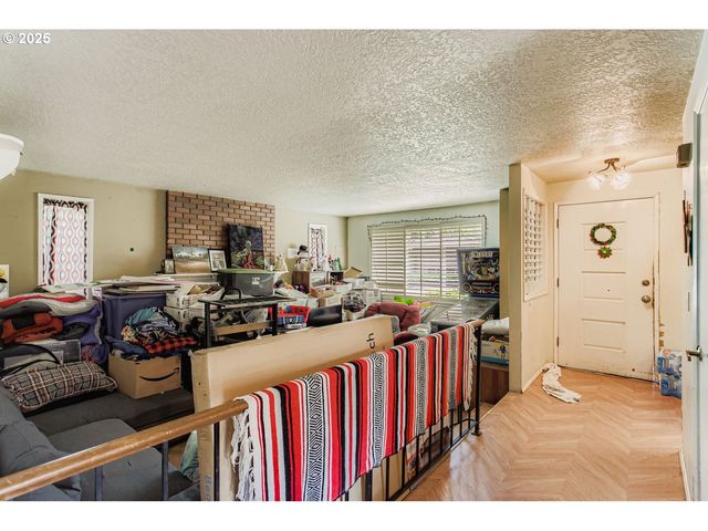 1129 Se 26TH St, Troutdale, OR 97060