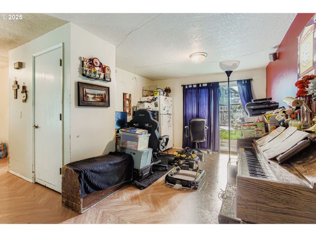 1129 Se 26TH St, Troutdale, OR 97060