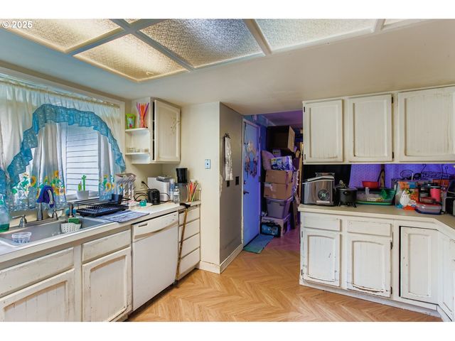 1129 Se 26TH St, Troutdale, OR 97060