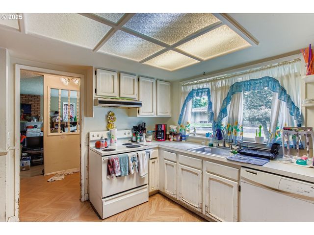 1129 Se 26TH St, Troutdale, OR 97060