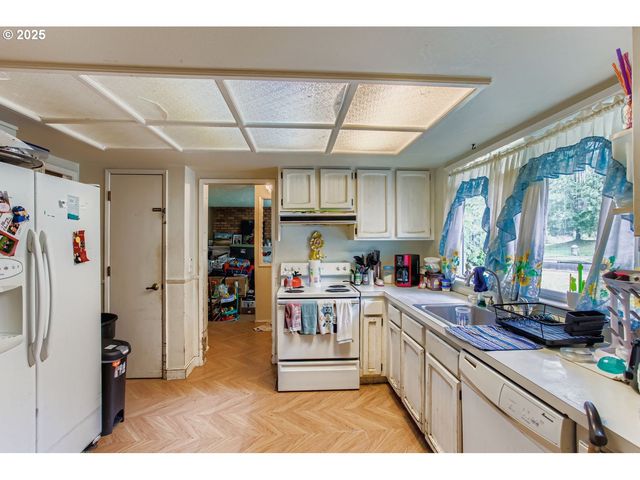 1129 Se 26TH St, Troutdale, OR 97060