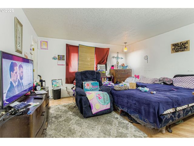 1129 Se 26TH St, Troutdale, OR 97060