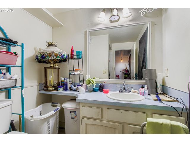 1129 Se 26TH St, Troutdale, OR 97060