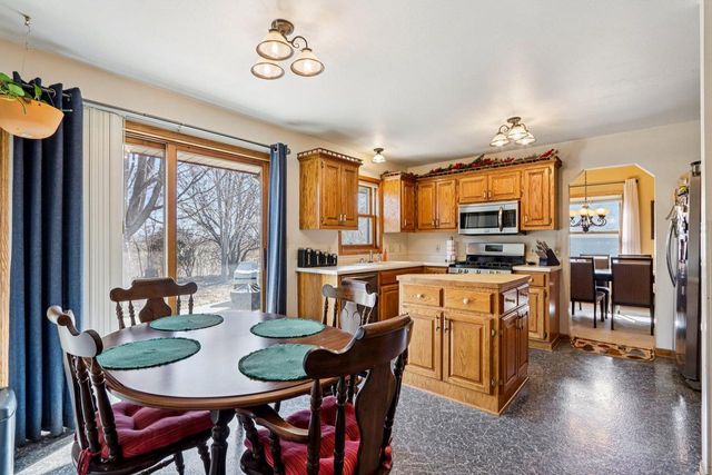 W142N10472 Magnolia DRIVE, Germantown, WI 53022