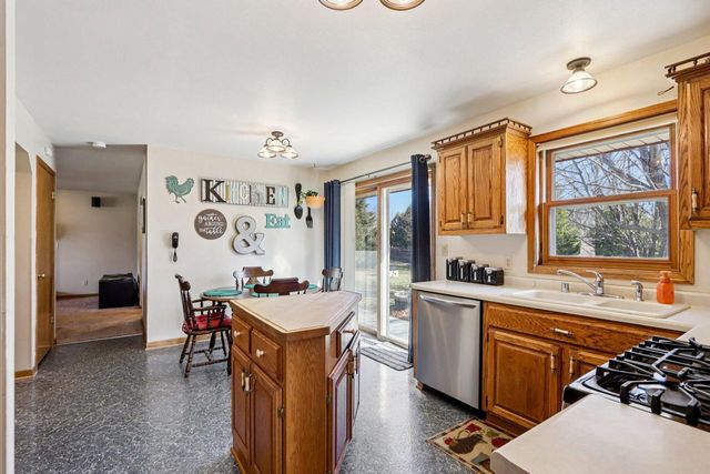 W142N10472 Magnolia DRIVE, Germantown, WI 53022