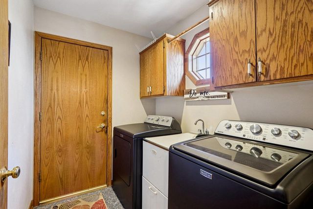 W142N10472 Magnolia DRIVE, Germantown, WI 53022