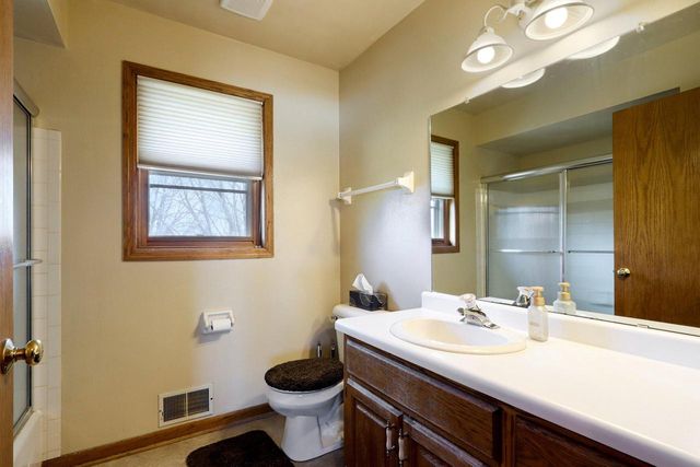 W142N10472 Magnolia DRIVE, Germantown, WI 53022