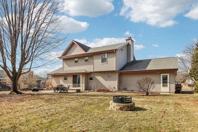 W142N10472 Magnolia DRIVE, Germantown, WI 53022