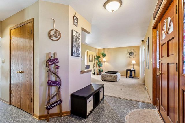 W142N10472 Magnolia DRIVE, Germantown, WI 53022