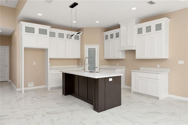 908 Bella Avenue, Alamo, TX 78516