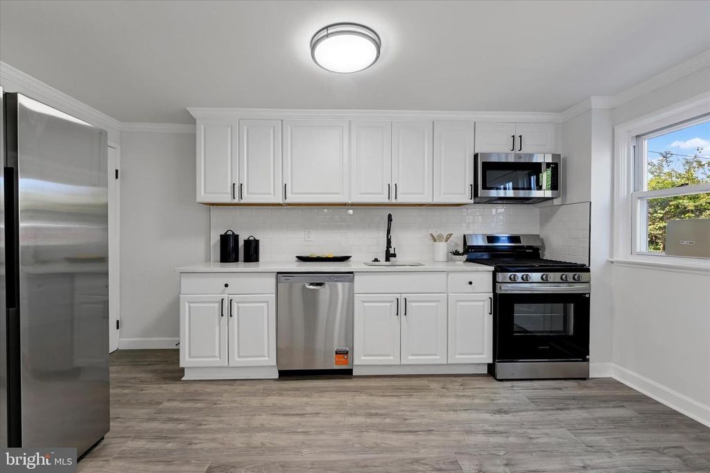 Image 12 of property listing at 5422 BUCKNELL RD, Baltimore, MD 21206