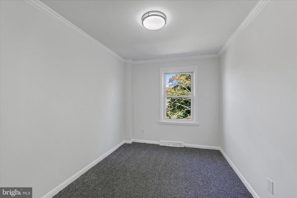 Image 20 of property listing at 5422 BUCKNELL RD, Baltimore, MD 21206