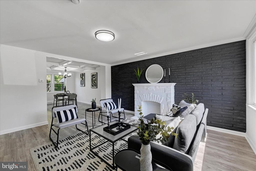 Image 3 of property listing at 5422 BUCKNELL RD, Baltimore, MD 21206