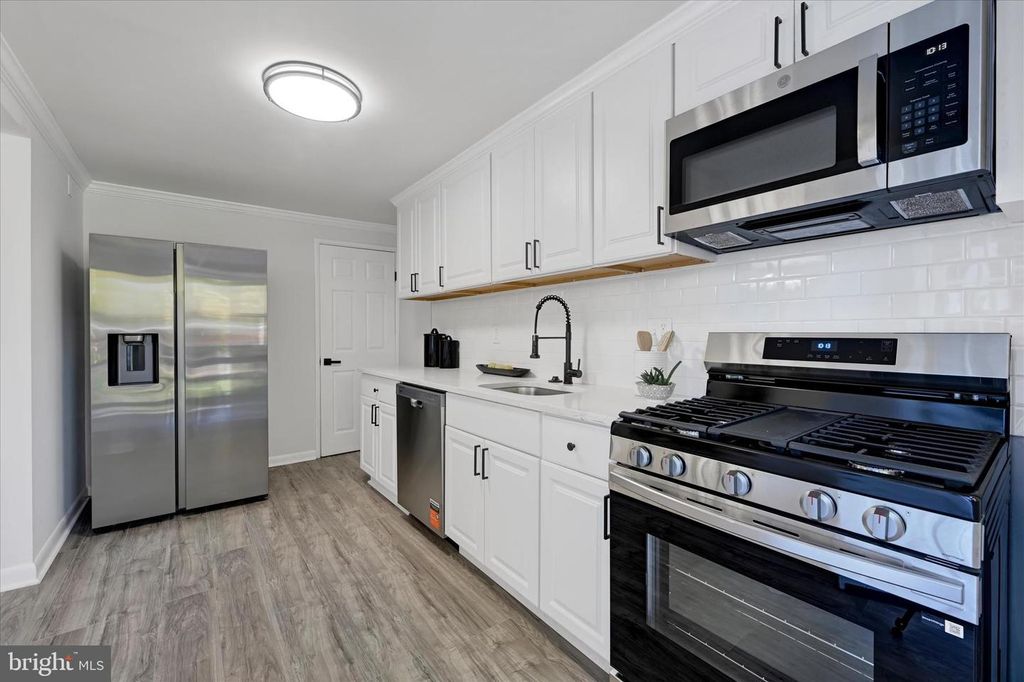 Image 9 of property listing at 5422 BUCKNELL RD, Baltimore, MD 21206