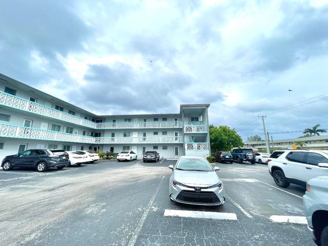 1021 Crystal Lake Drive 315, Deerfield Beach, FL 33064