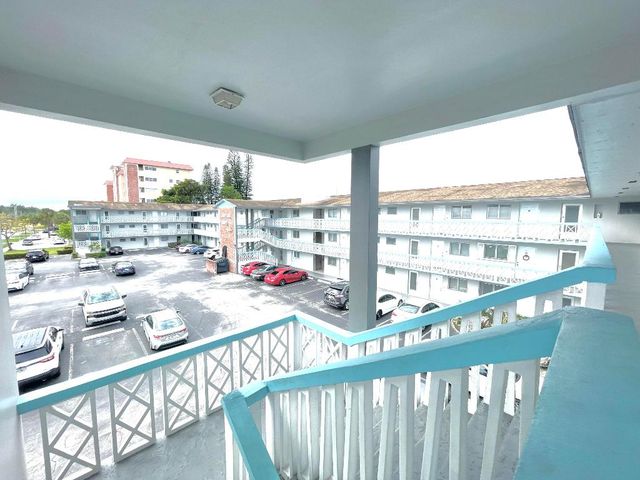 1021 Crystal Lake Drive 315, Deerfield Beach, FL 33064