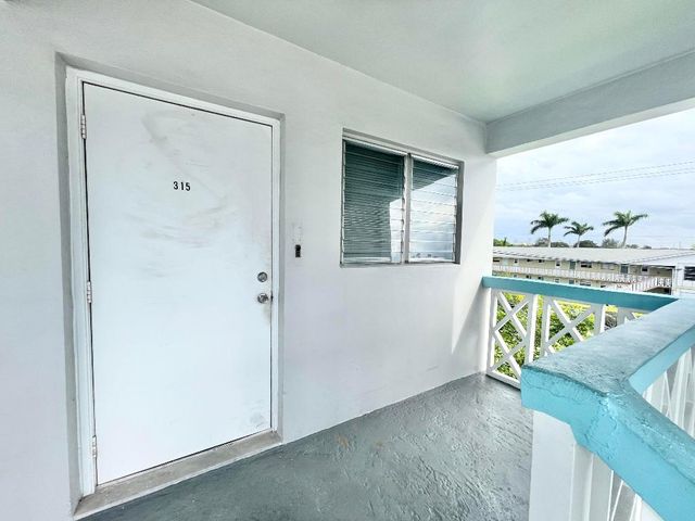 1021 Crystal Lake Drive 315, Deerfield Beach, FL 33064