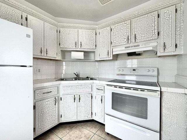 1021 Crystal Lake Drive 315, Deerfield Beach, FL 33064